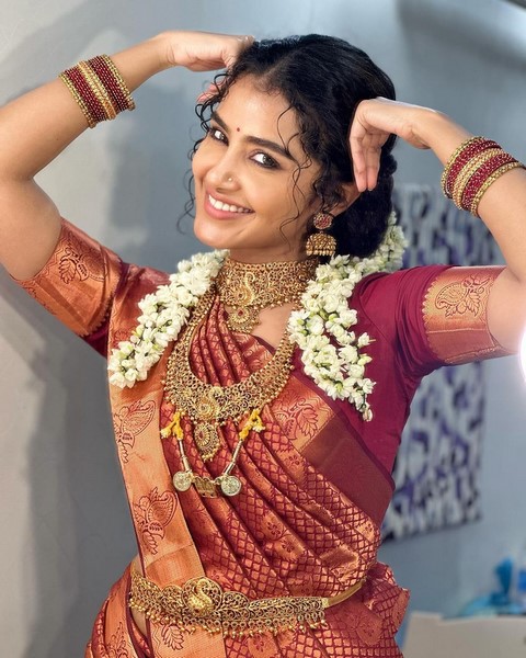 Anupama in traditional look with kanchipattu saree with jasmine flowers in braid-Actressanupama, Anupama Photos,Spicy Hot Pics,Images,High Resolution WallPapers Download